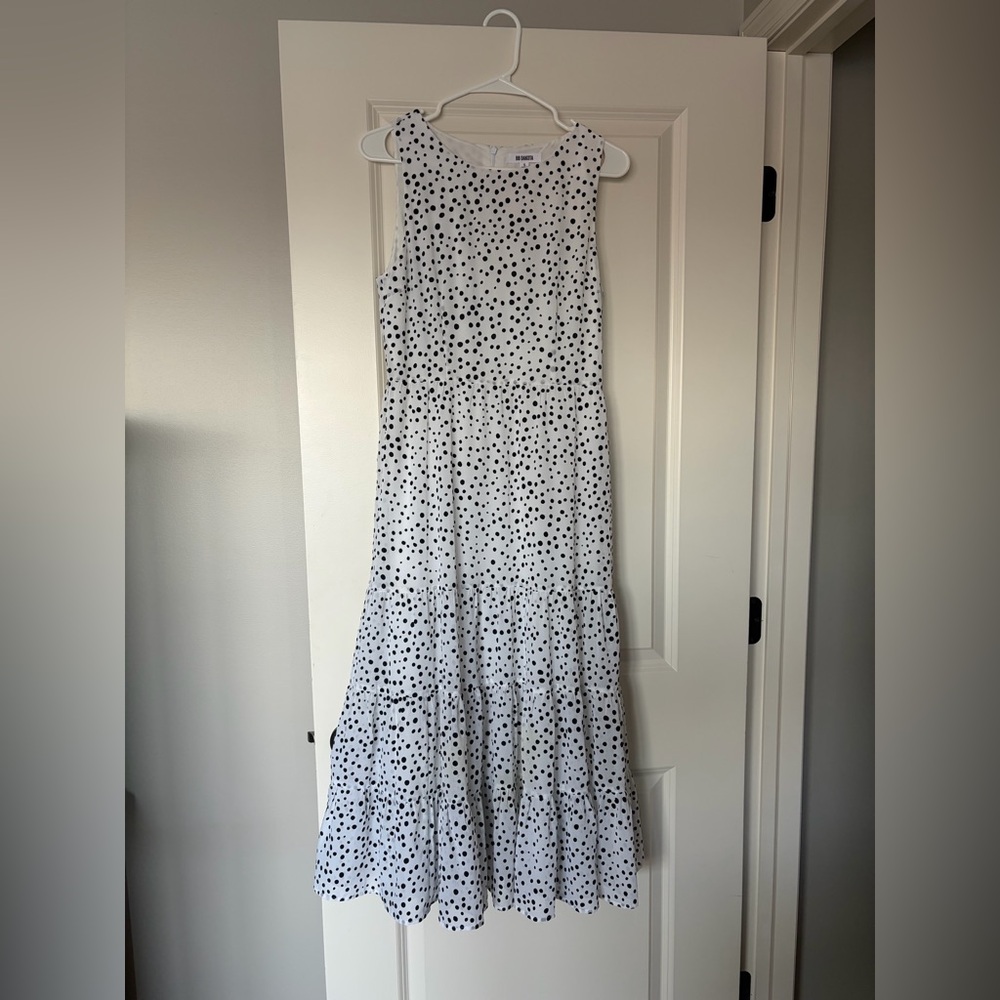 BB DAKOTA SOMETHING ABOUT DOTS MIDI DRESS SIZE SMALL. Black and white polkadots